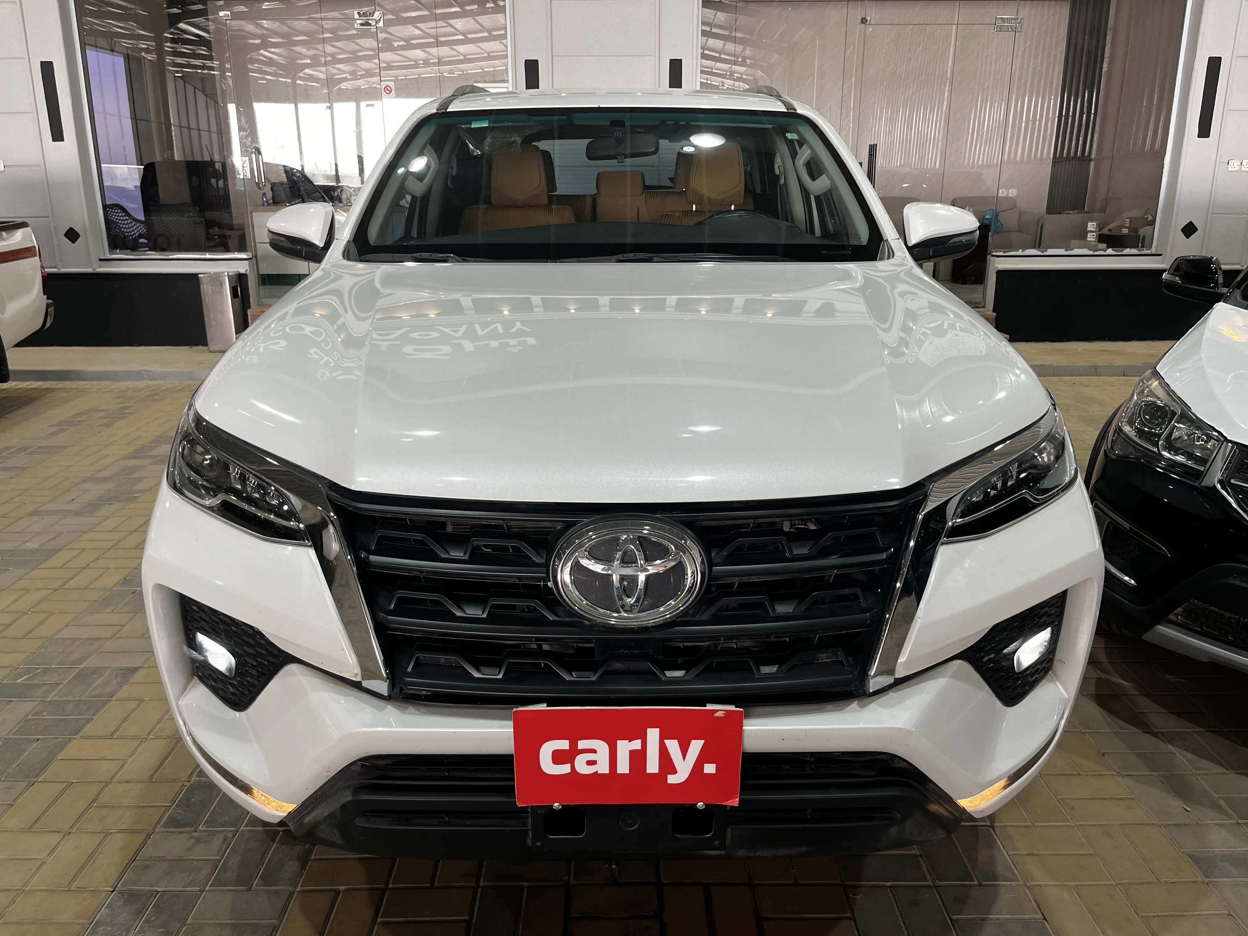 Toyota fortuner VX1 2025
