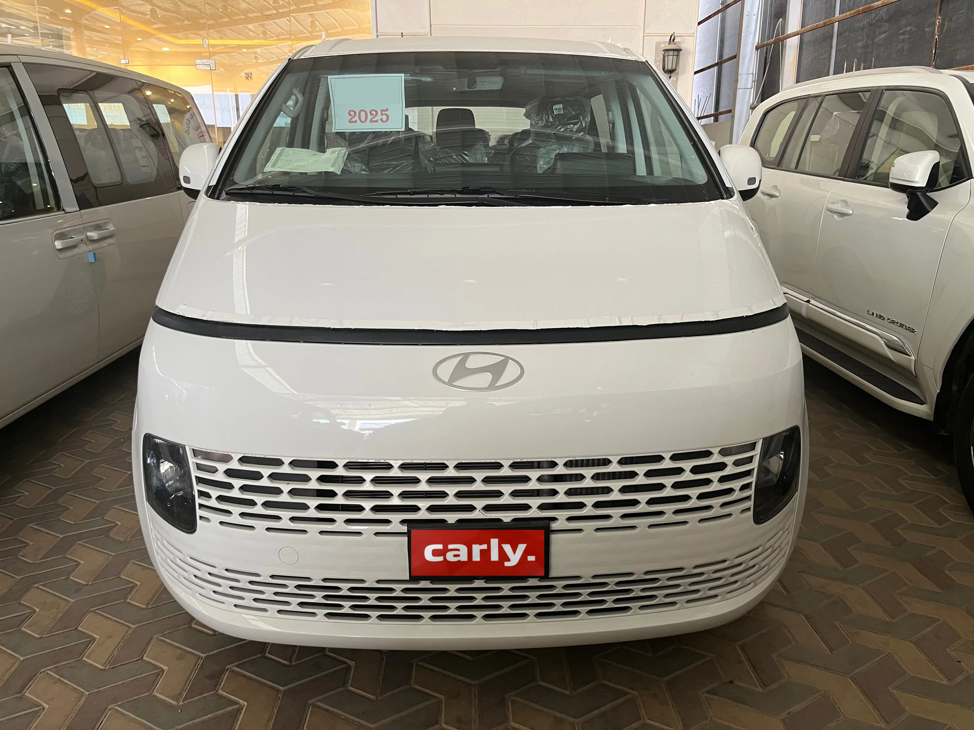 Hyundai Staria Smart  2025